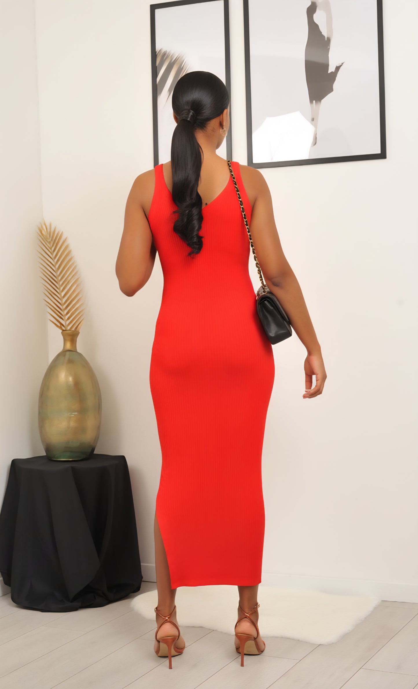 INDIS Robe longue rouge en maille à bretelles