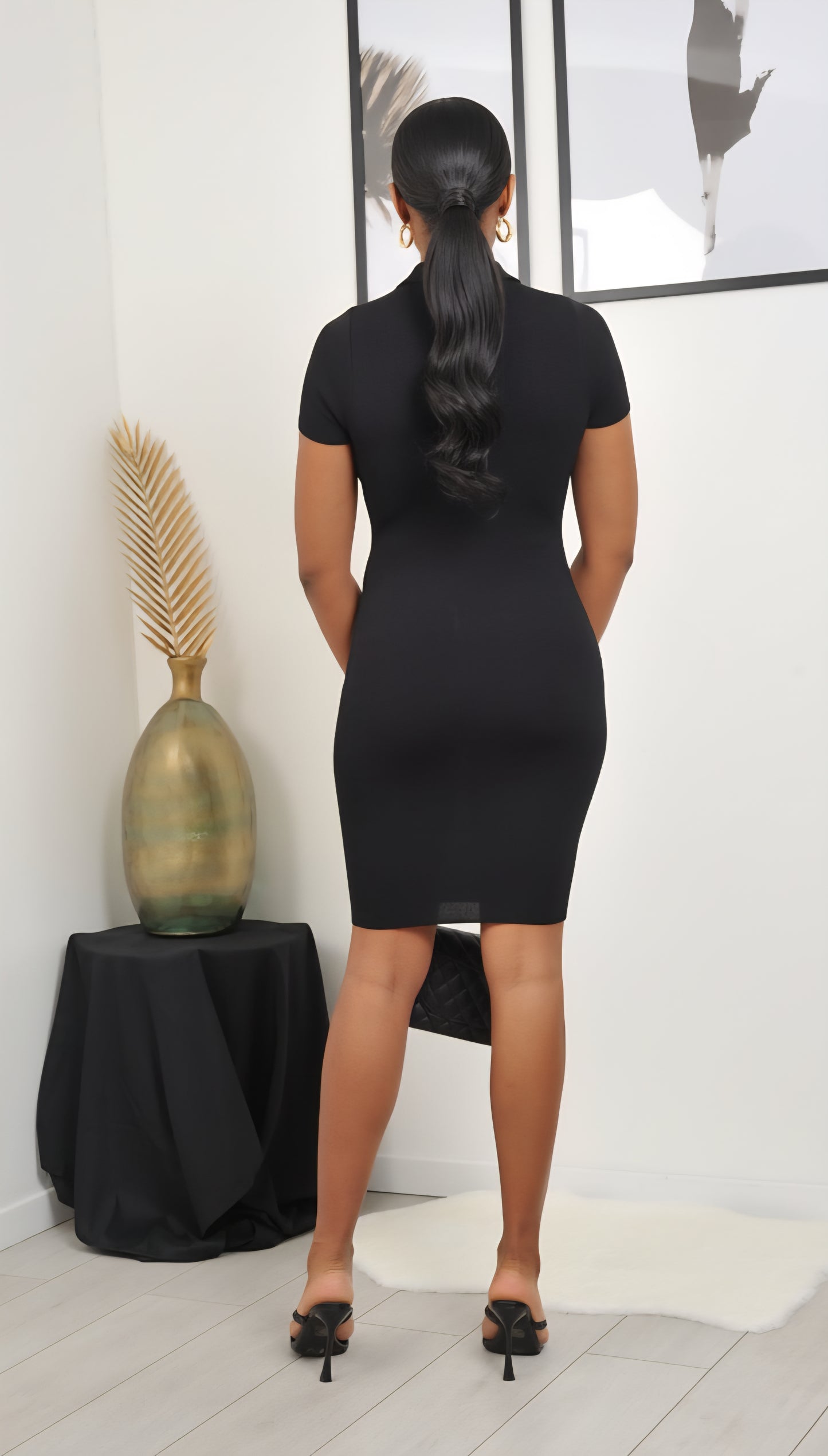CHER Robe simple noire manches courtes