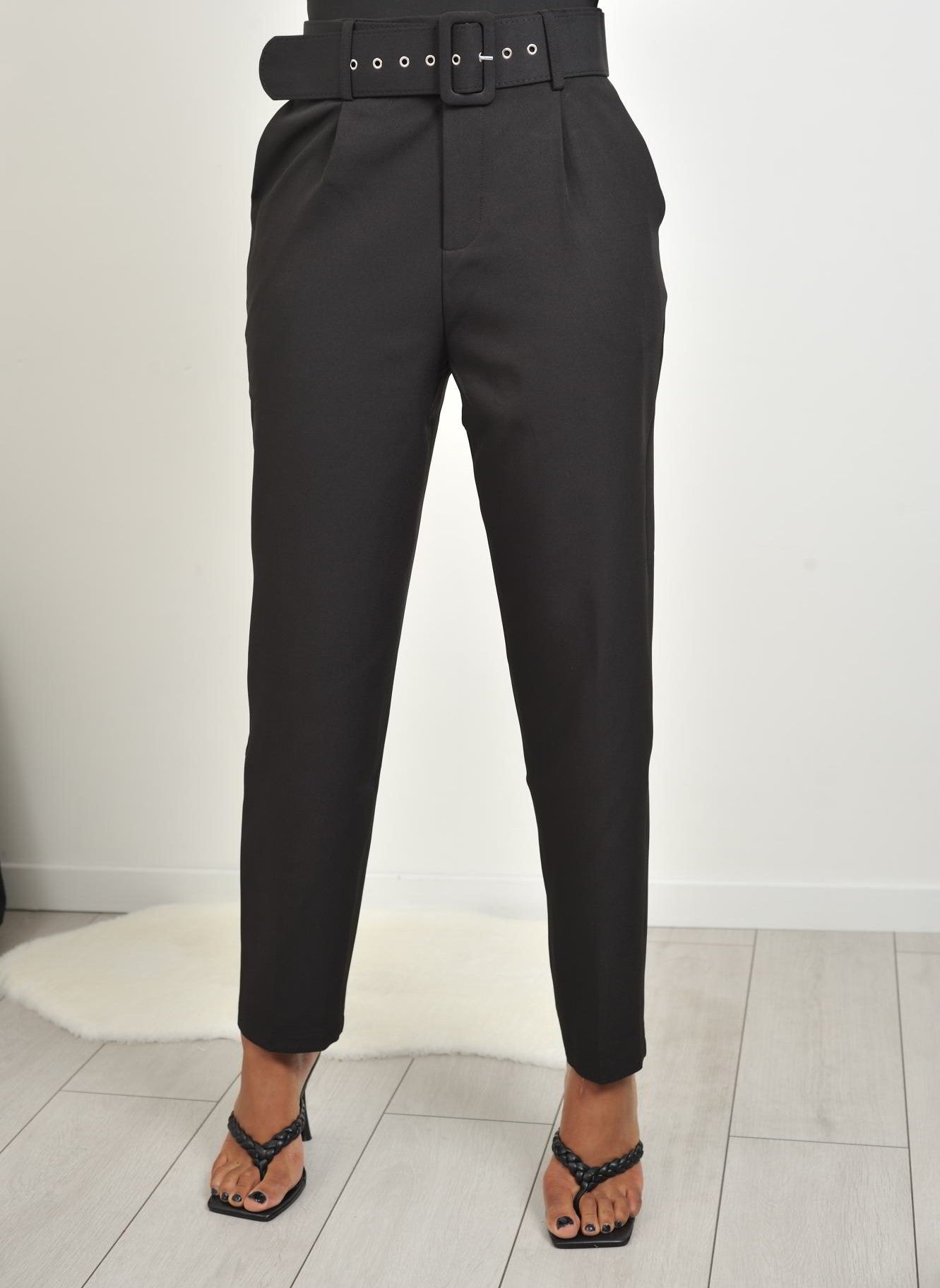 VIDIA Pantalon noir classique taille haute ceinturé