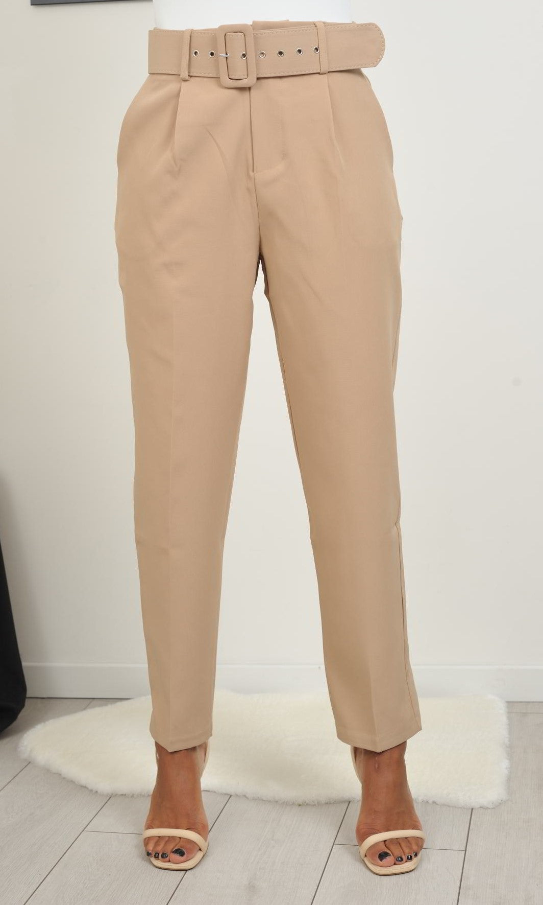 VIDIA Pantalon beige classique taille haute ceinturé