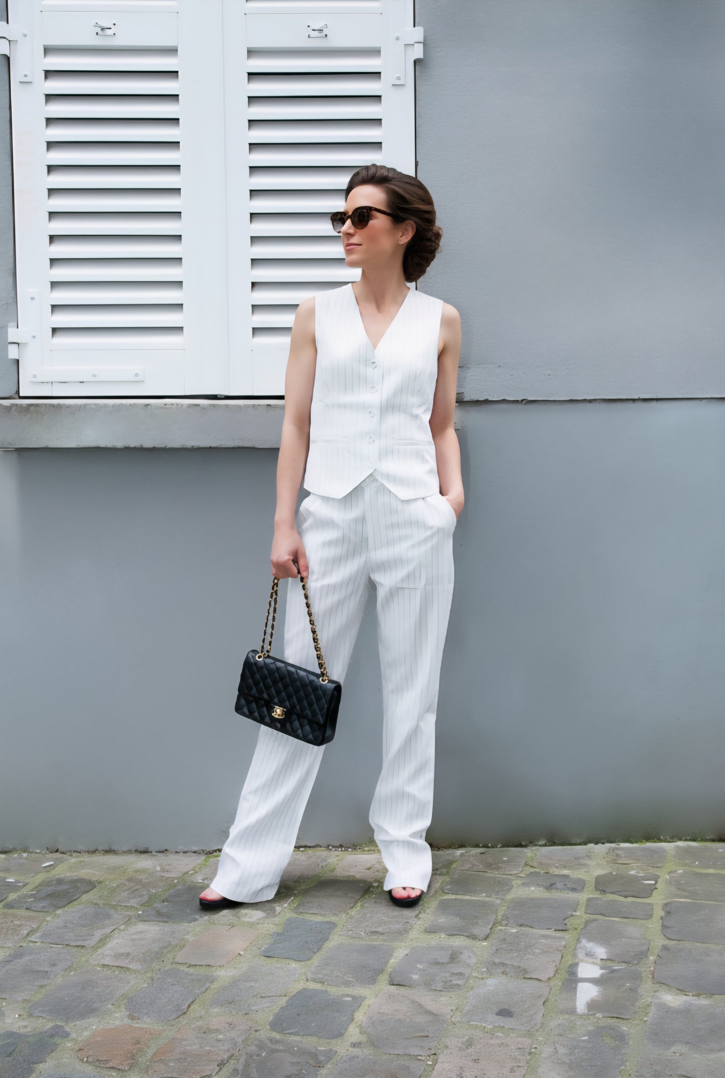 CAMILLE Ensemble tailleur gilet et Pantalon blanc a fines rayures