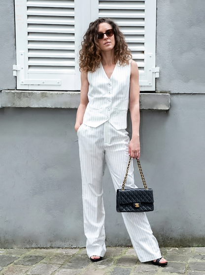 CAMILLE Ensemble tailleur gilet et Pantalon blanc a fines rayures