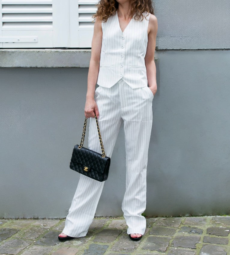 CAMILLE Ensemble tailleur gilet et Pantalon blanc a fines rayures