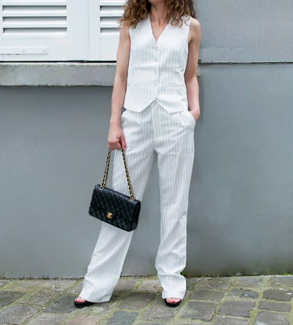 CAMILLE Ensemble tailleur gilet et Pantalon blanc a fines rayures